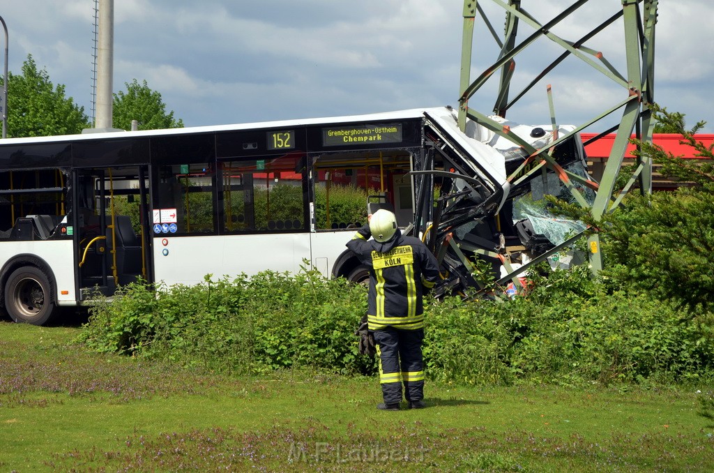 Schwerer Bus Unfall Koeln Porz Gremberghoven Neuenhofstr P008.JPG - Miklos Laubert